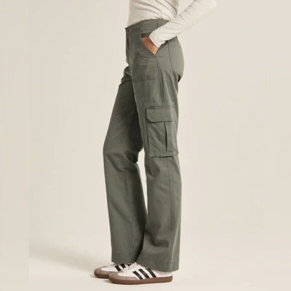 Abercrombie & Fitch Women's Relaxed Cargo Pants Olive Green Size 33/16 - Picture 2 of 8